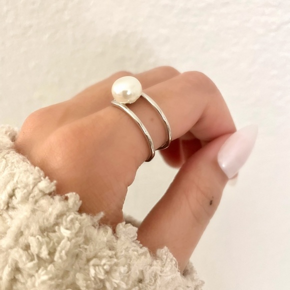 925 Sterling Silver Pearl Ring Minimalist Dainty Ring Pearl Accent Ring - Picture 7 of 8